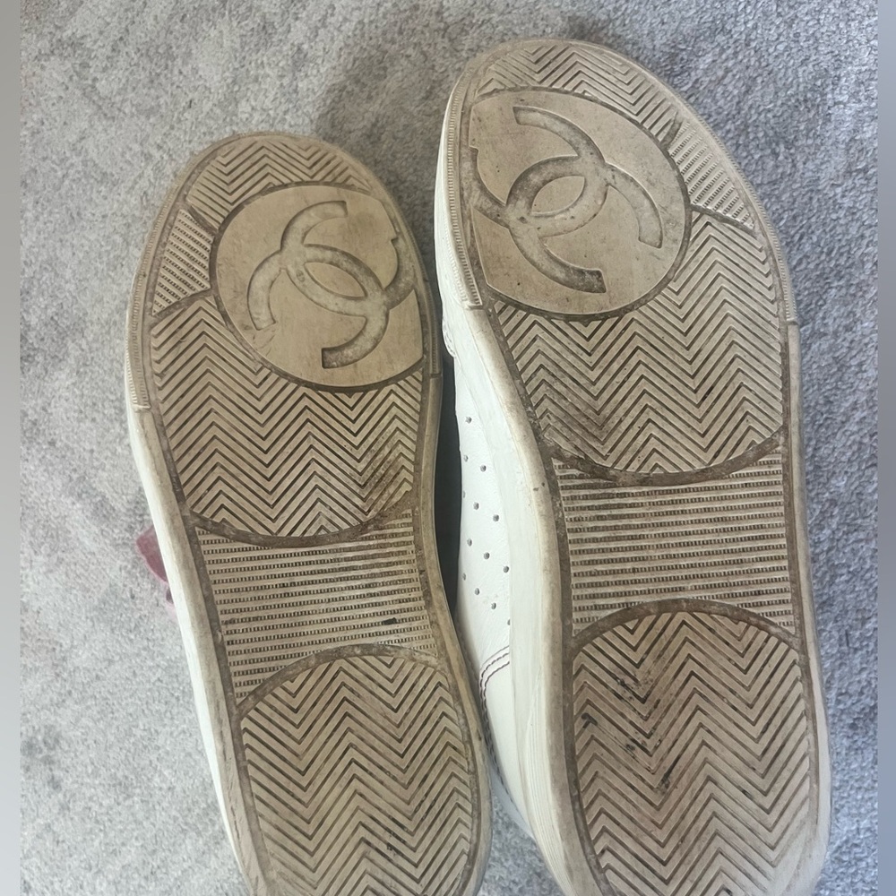 Chanel Women’s Interlocking CC Sneakers. - Picture 6 of 8